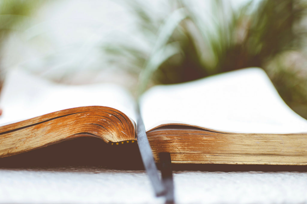 4 Spiritual Books That Are Pure Gems of Inspiration & Delight